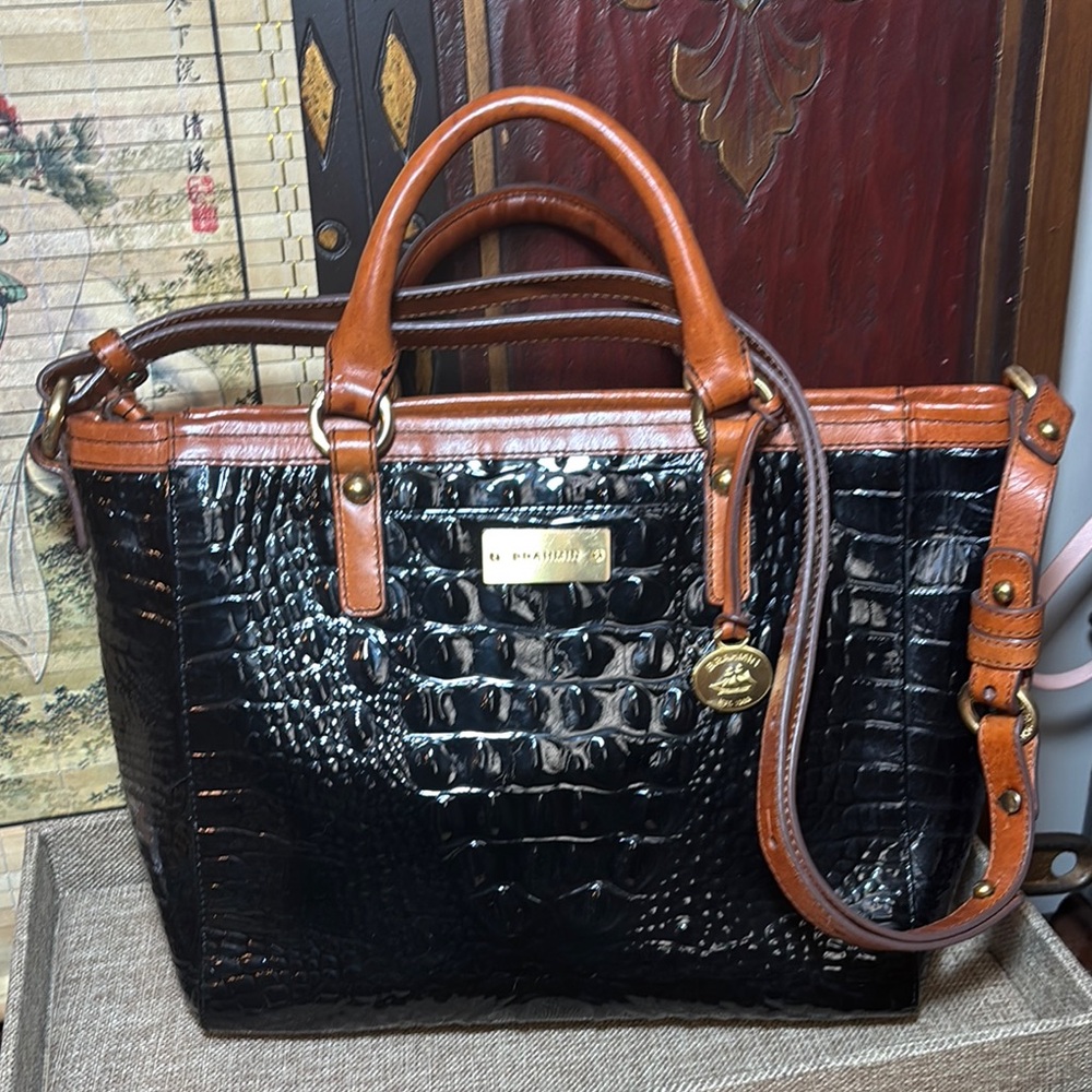 Brahmin Leather Tote Black Patent and Brown Melbourne Croc 10”Lx8.5”HX4.5”W VGUC